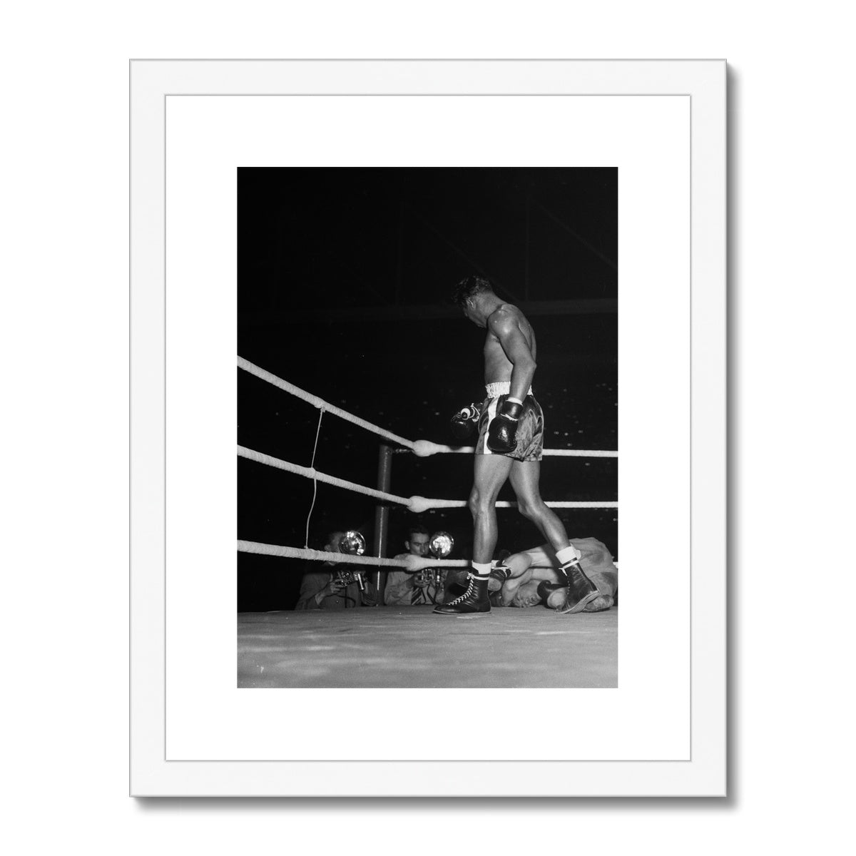 Boxkampf zwischen Sugar Ray Robinson und Jean Wanès im Hallenstadion Zürich Framed & Mounted Print