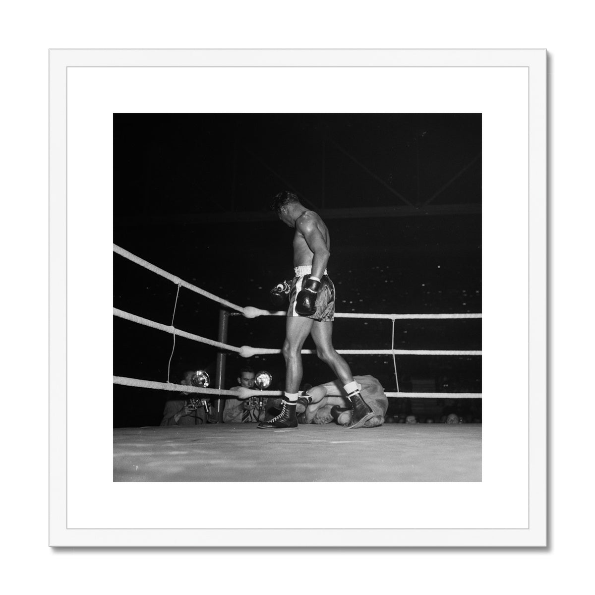 Boxkampf zwischen Sugar Ray Robinson und Jean Wanès im Hallenstadion Zürich Framed & Mounted Print