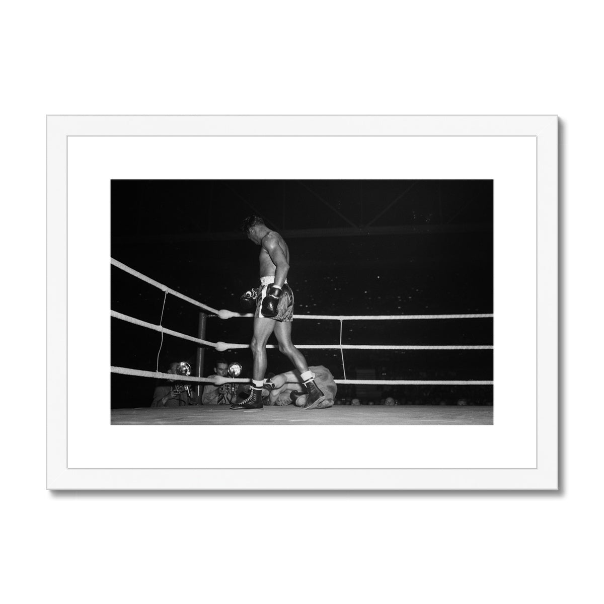 Boxkampf zwischen Sugar Ray Robinson und Jean Wanès im Hallenstadion Zürich Framed & Mounted Print