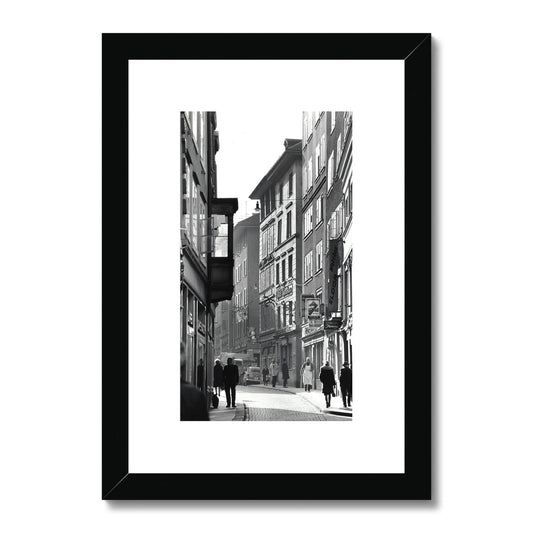 Zürich, Niederdorfstrasse Ecke Köngengasse. Gerahmt und hängefertig